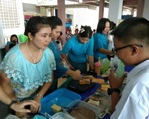 ตลาดนัดพอเพียง โรงเรียนหทัยชาติ